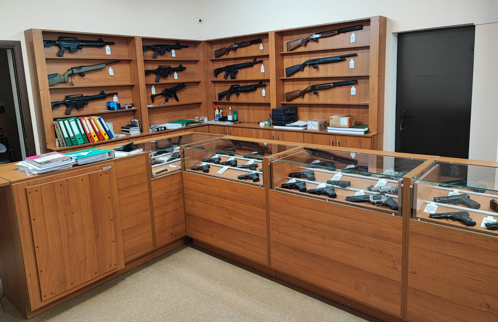 Интерьер оружейного магазина Magnum в Кишиневе